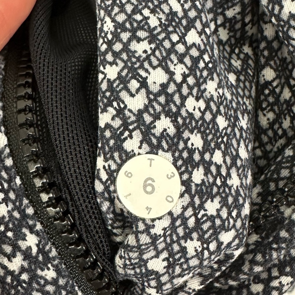 Lululemon Define Jacket Frozen Fizz White Black Size 6 - Picture 3 of 5